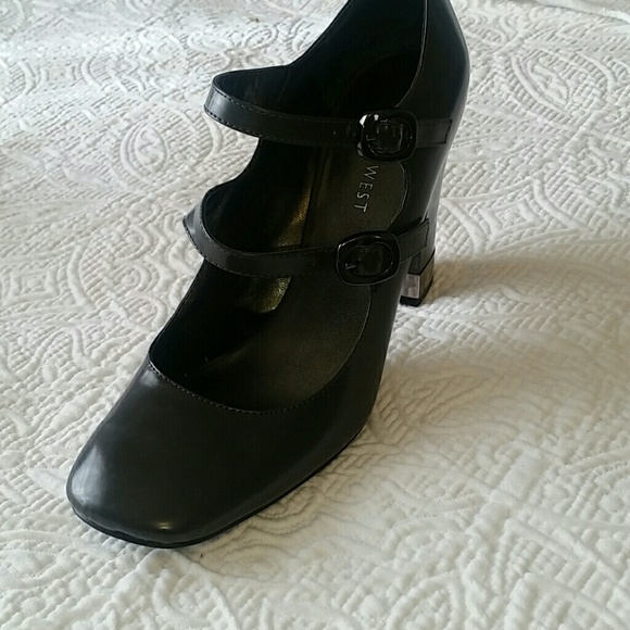 NINE  WEST  Heels - Picture 3 of 5